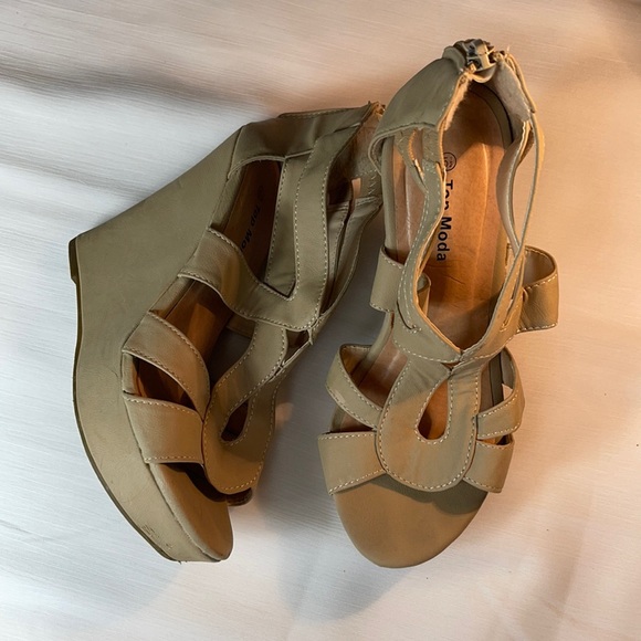 Top Moda Wedges in Tan - Picture 4 of 6